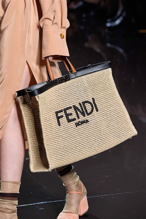 fendi peekaboo 包|Fendi peekaboo手袋.